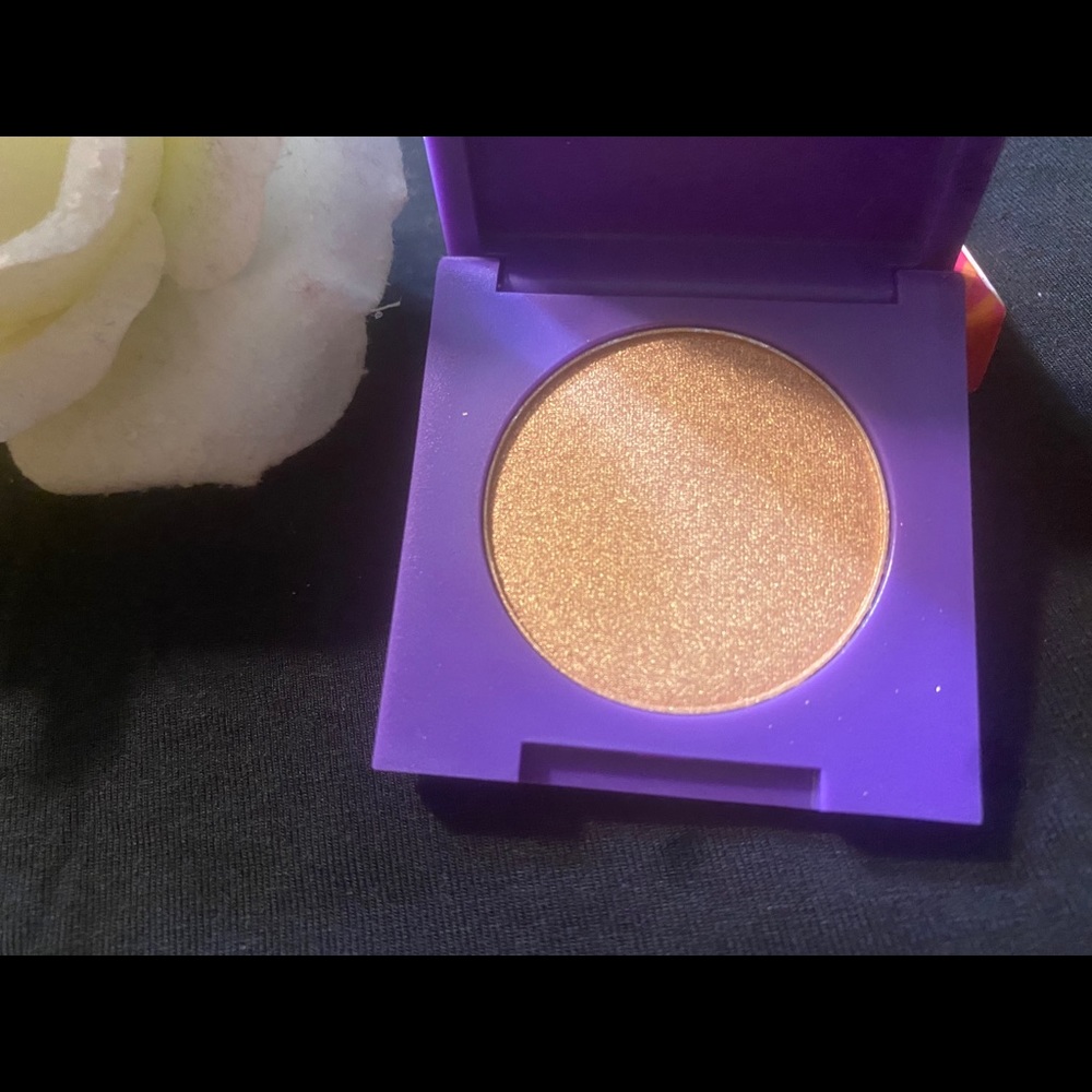 Eye shadow